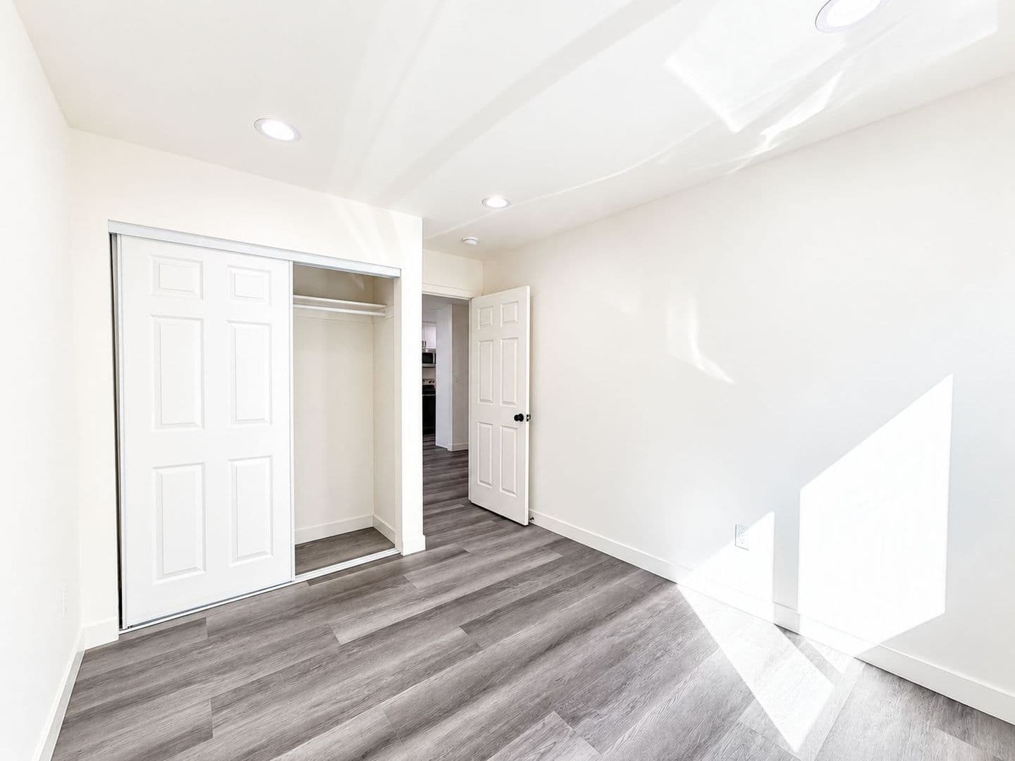 Panorama City Apartment: 14662 Rayen St