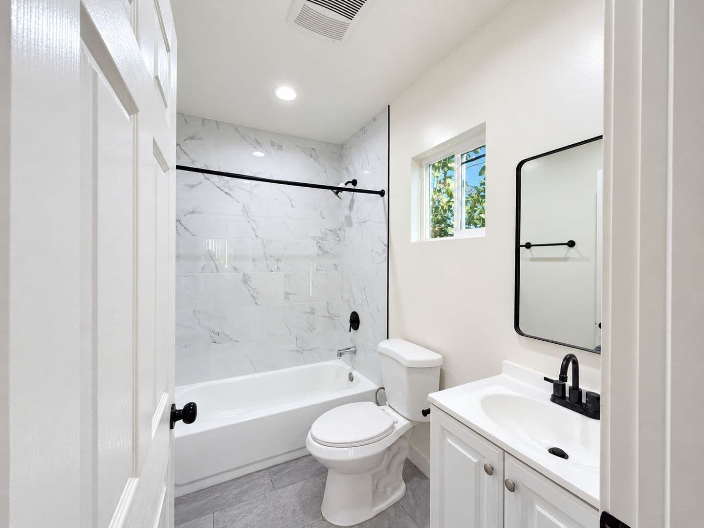 Van Nuys Apartment: 14108 Gilmore St