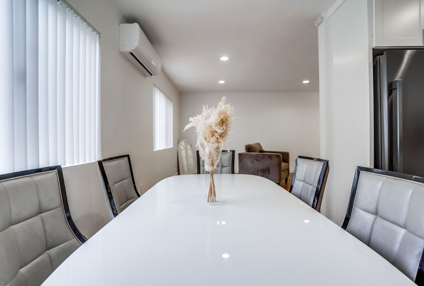 Van Nuys Apartment: 14227 Gilmore St
