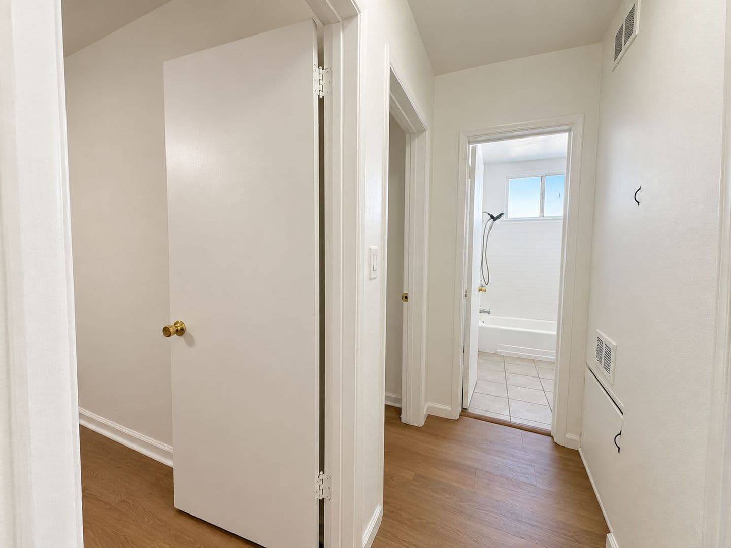North Hollywood Apartment: 12805 Vanowen St