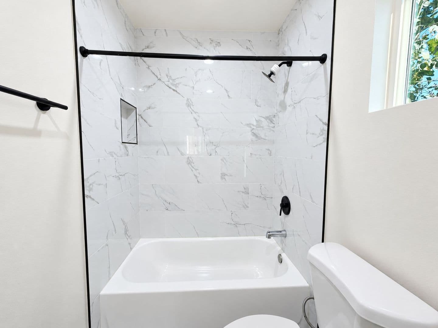 Van Nuys Apartment: 14108 Gilmore St
