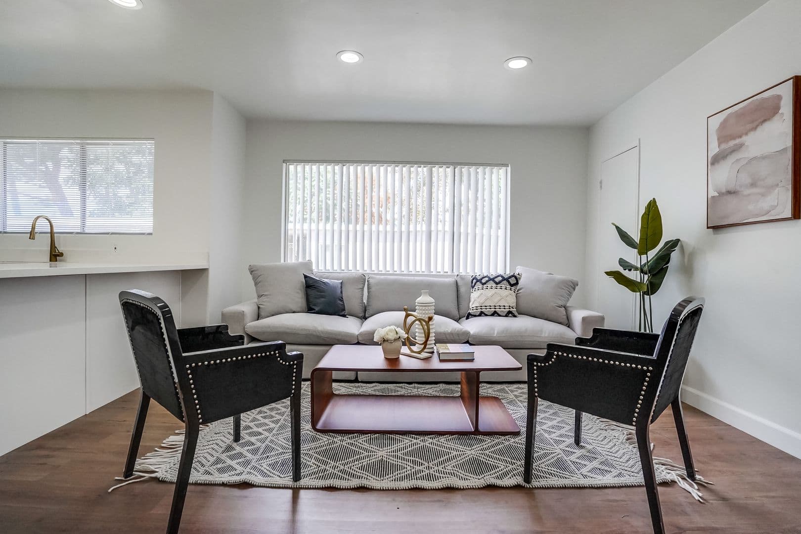 North Hollywood Apartment: 11731 Kittridge St