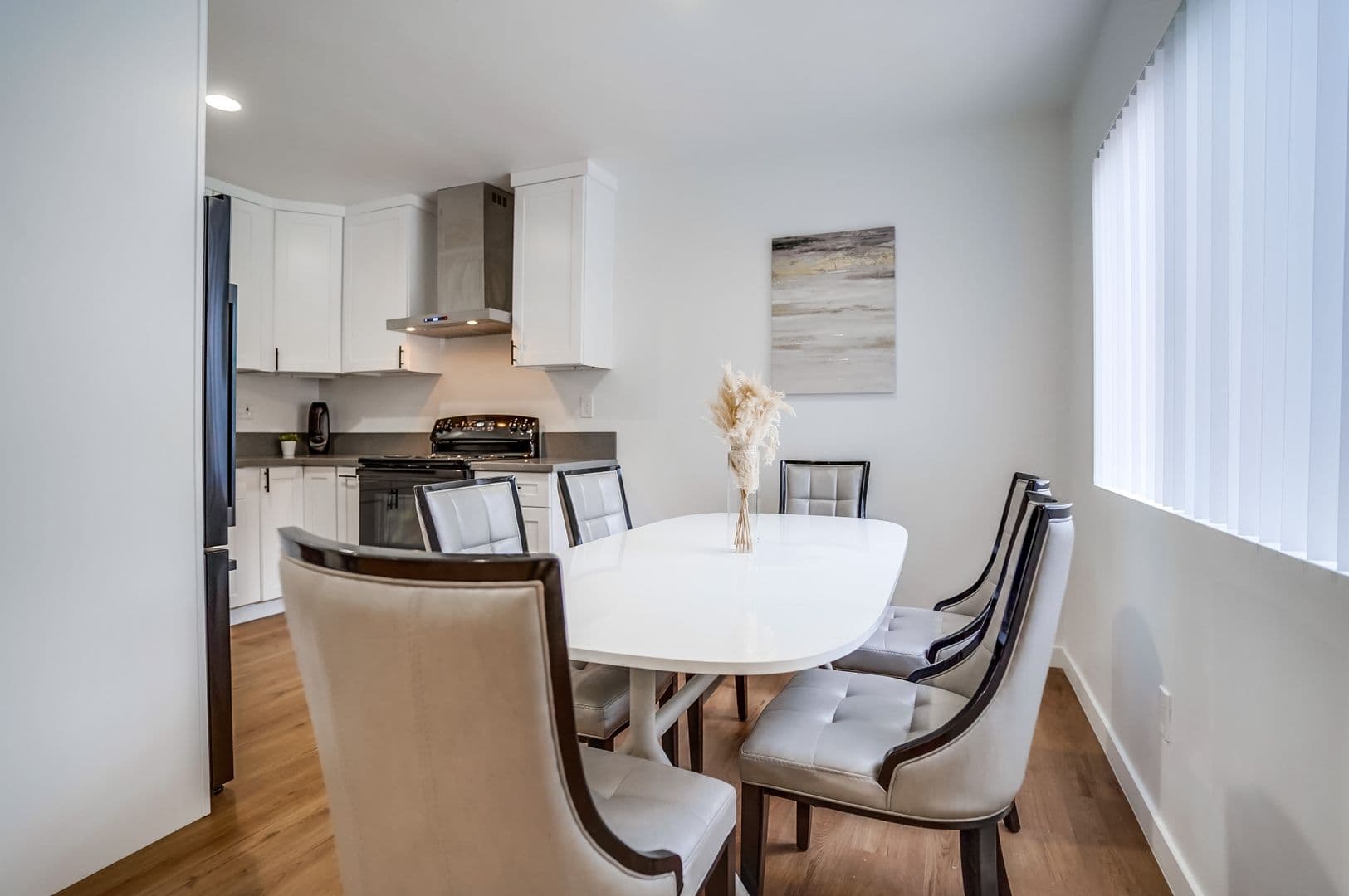 Van Nuys Apartment: 14227 Gilmore St