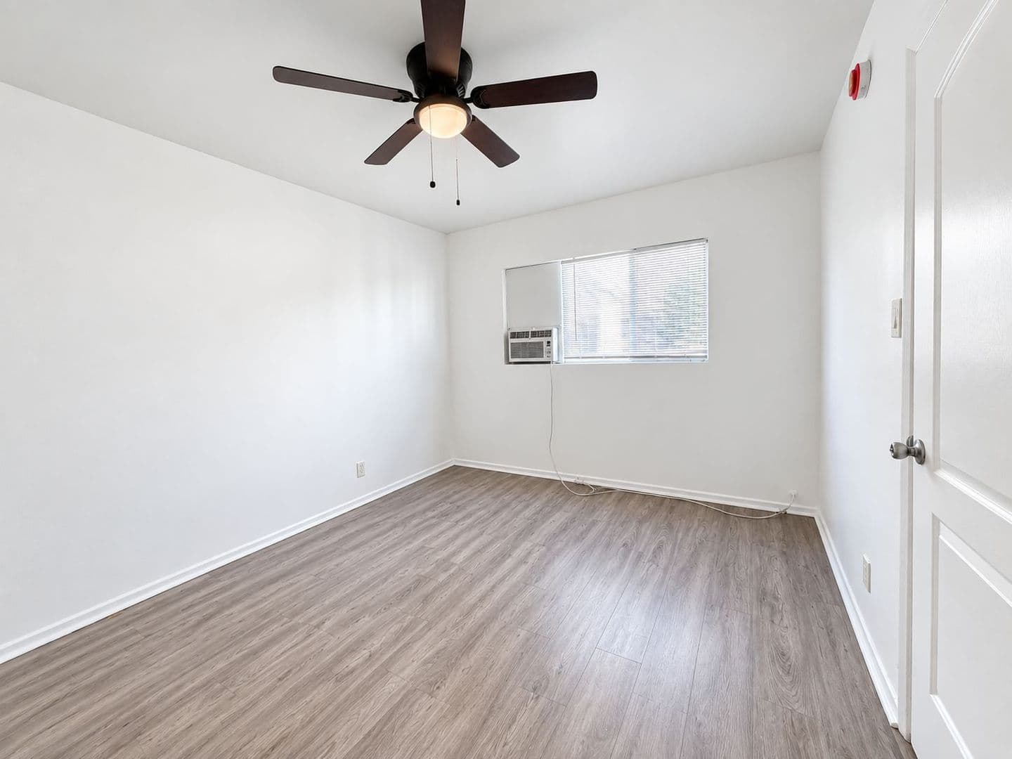 North Hollywood Apartment: 7117 Fulton Ave