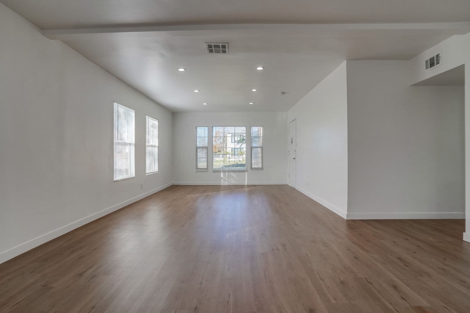 Valley Village Apartment: 12535 Burbank Blvd
