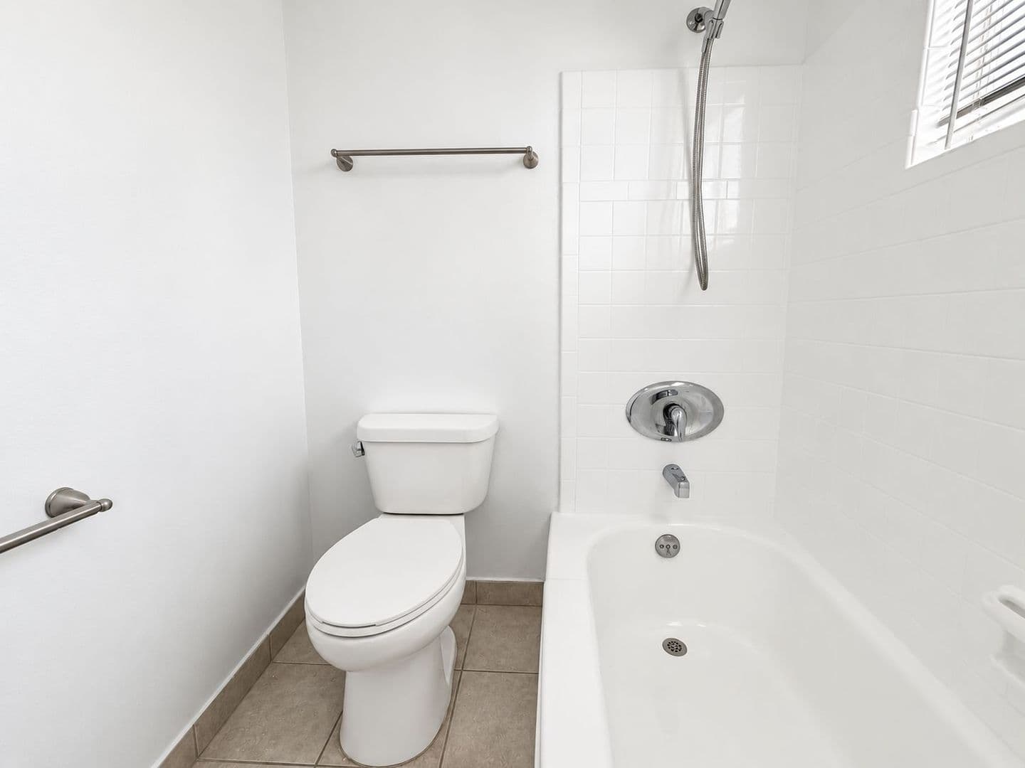 North Hollywood Apartment: 7117 Fulton Ave