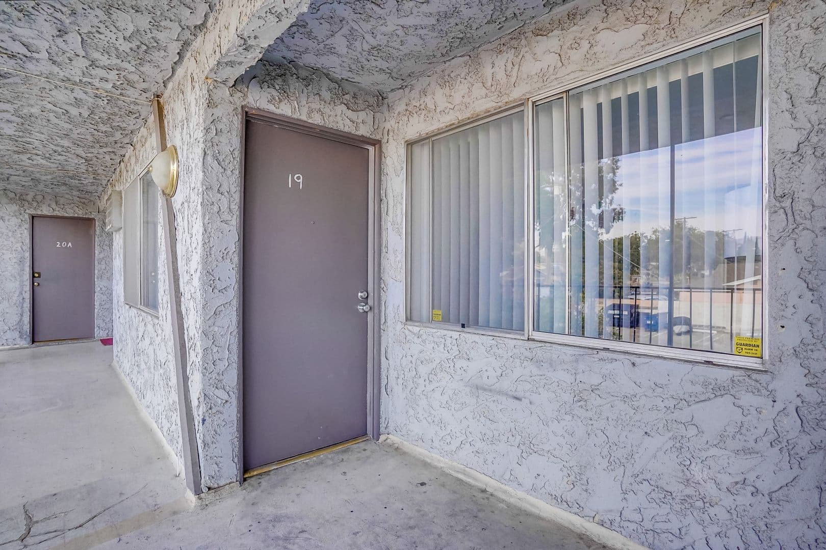 Van Nuys Apartment: 14235 Vanowen St