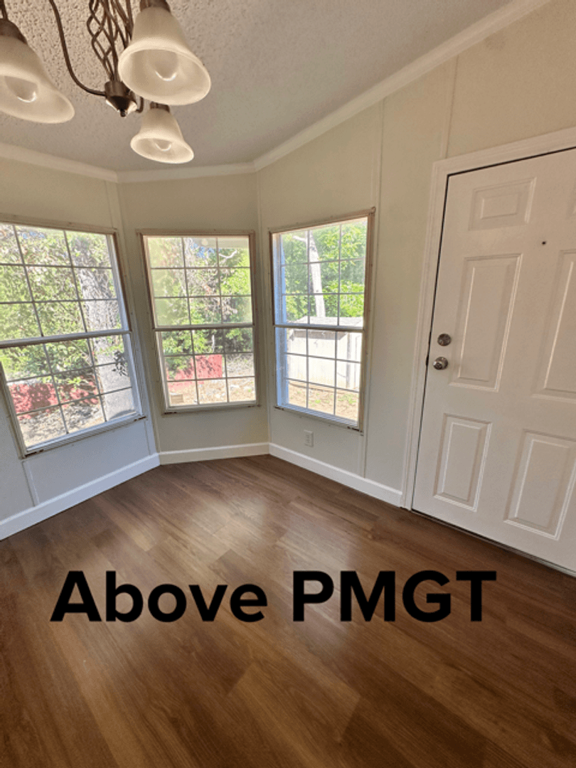 Cross Hill House: 1734 Pineland Shore Circle
