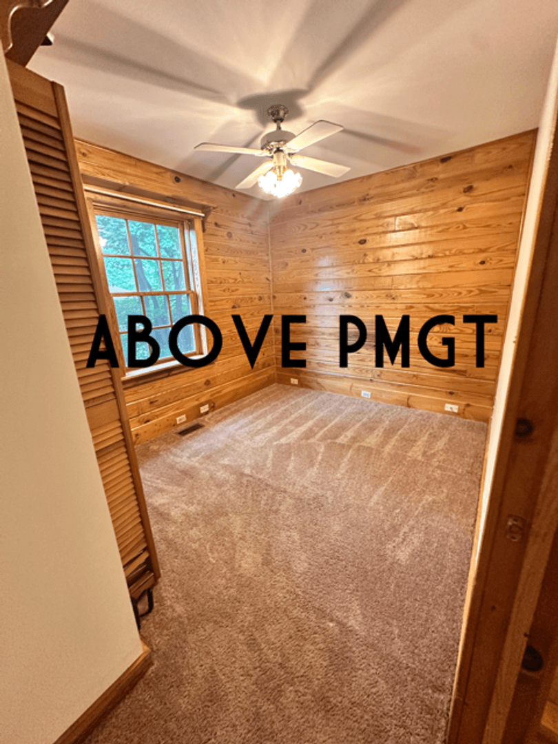 Easley House: 126 Lakeshore Dr