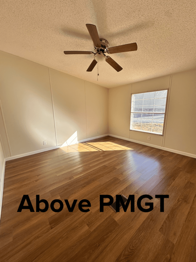 Cross Hill House: 1734 Pineland Shore Circle