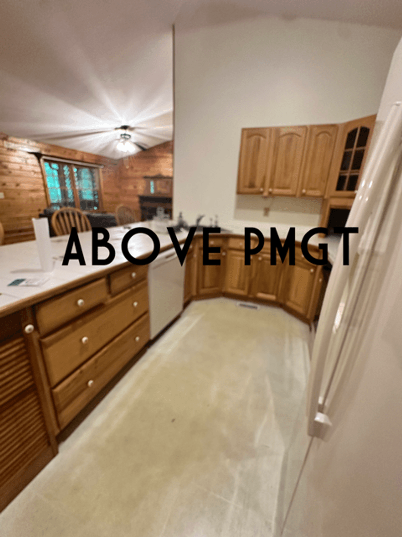 Easley House: 126 Lakeshore Dr