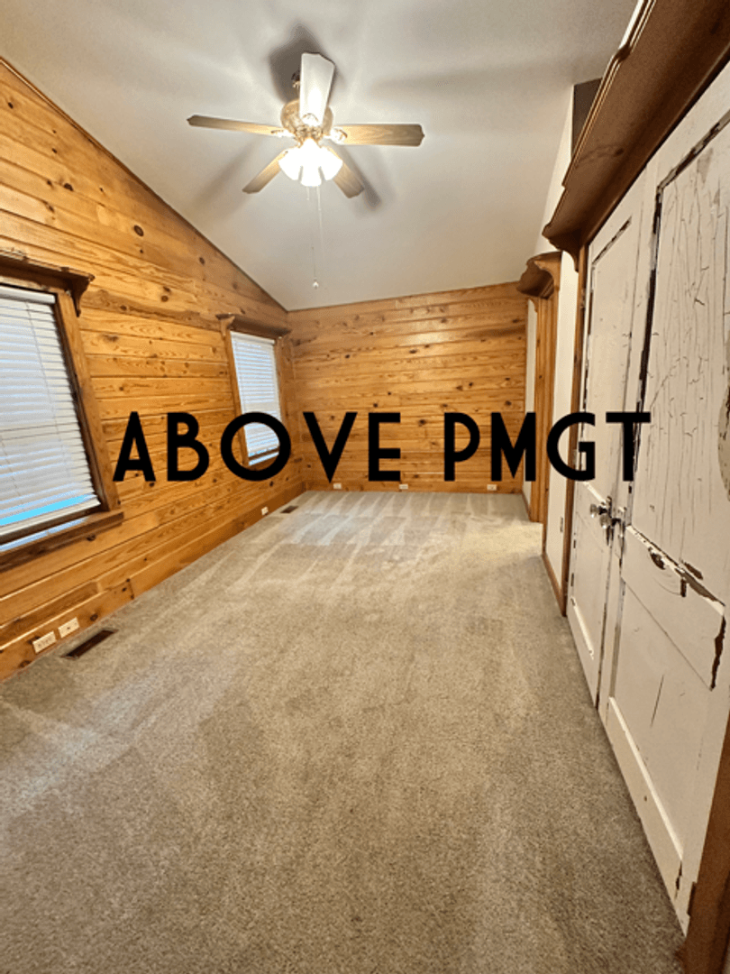 Easley House: 126 Lakeshore Dr