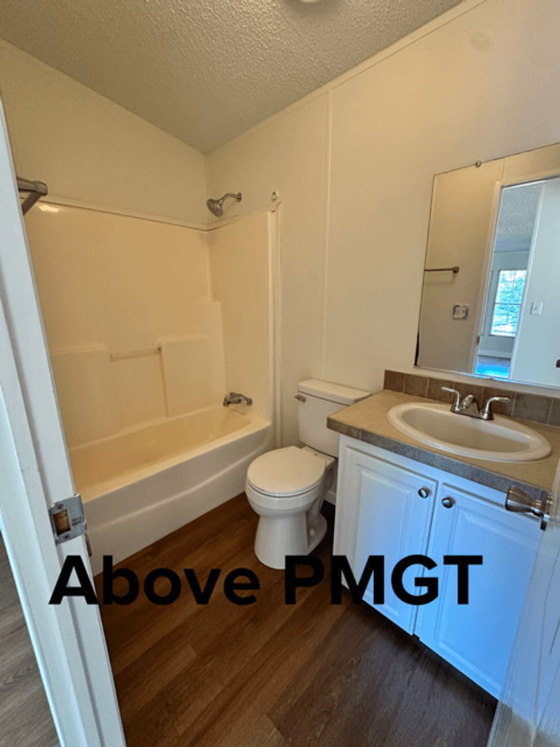Cross Hill House: 1734 Pineland Shore Circle