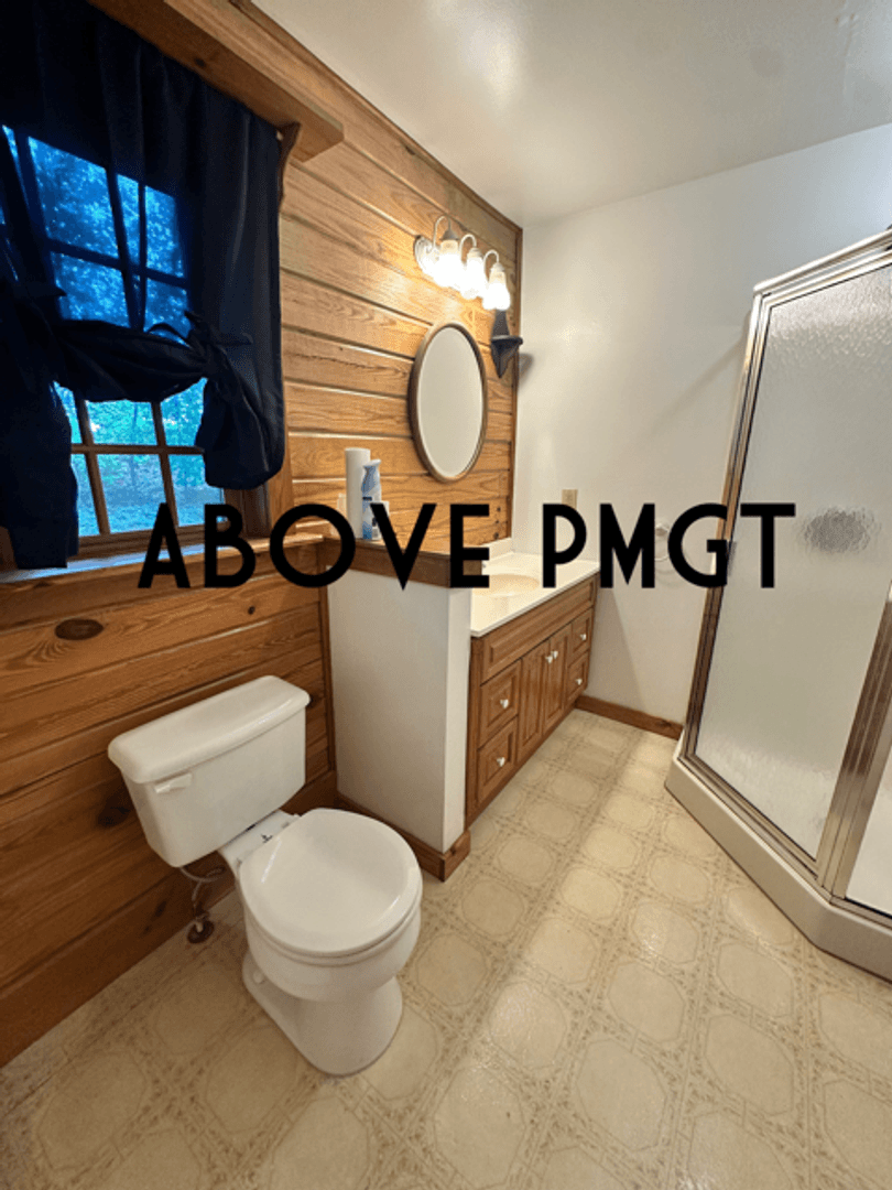 Easley House: 126 Lakeshore Dr