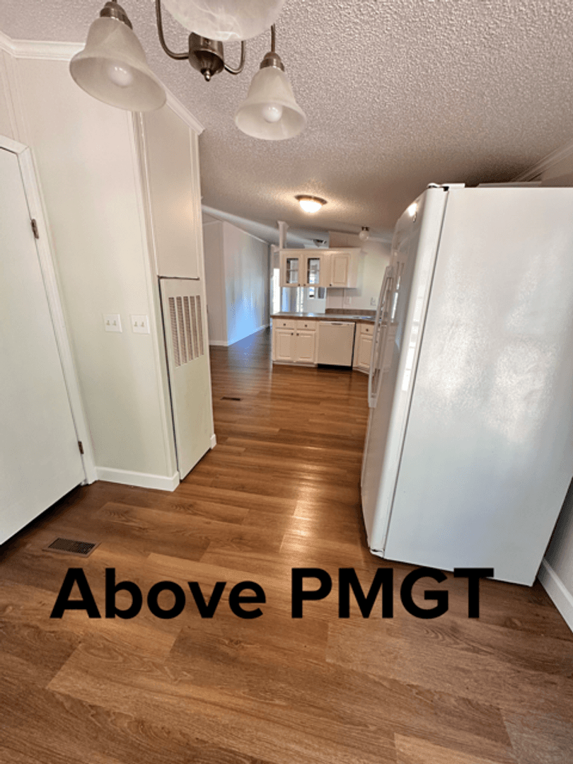 Cross Hill House: 1734 Pineland Shore Circle