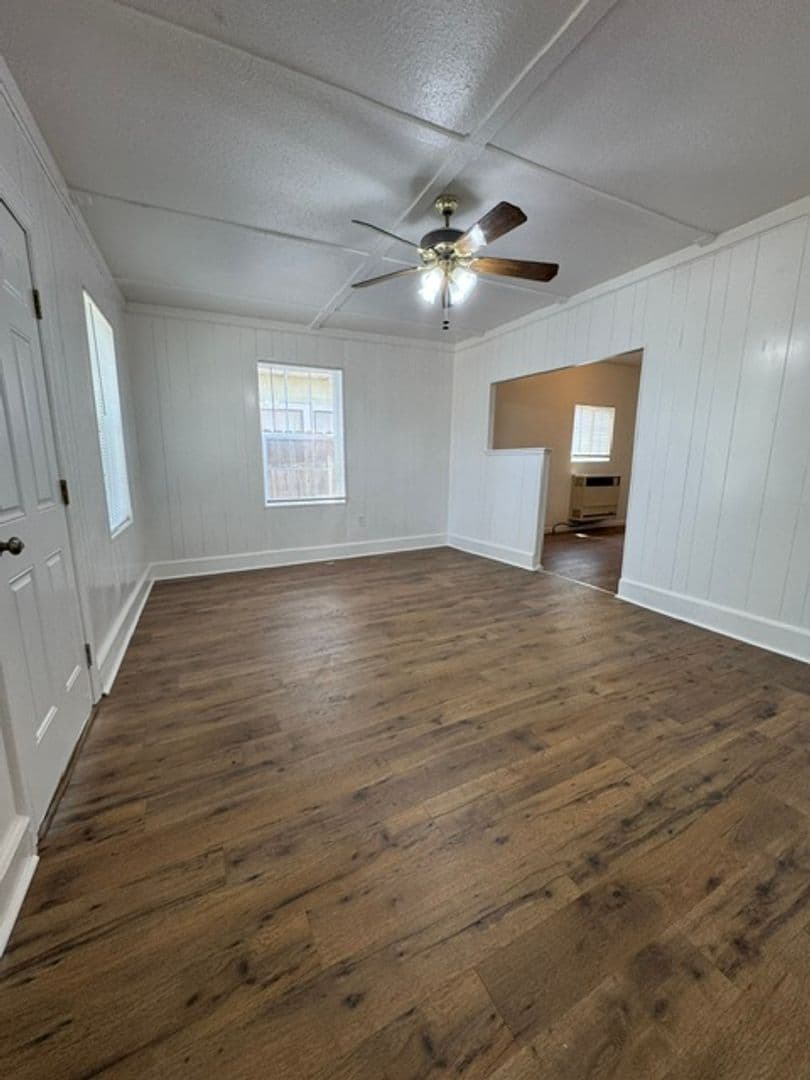 Willows House: 319 North Shasta Street