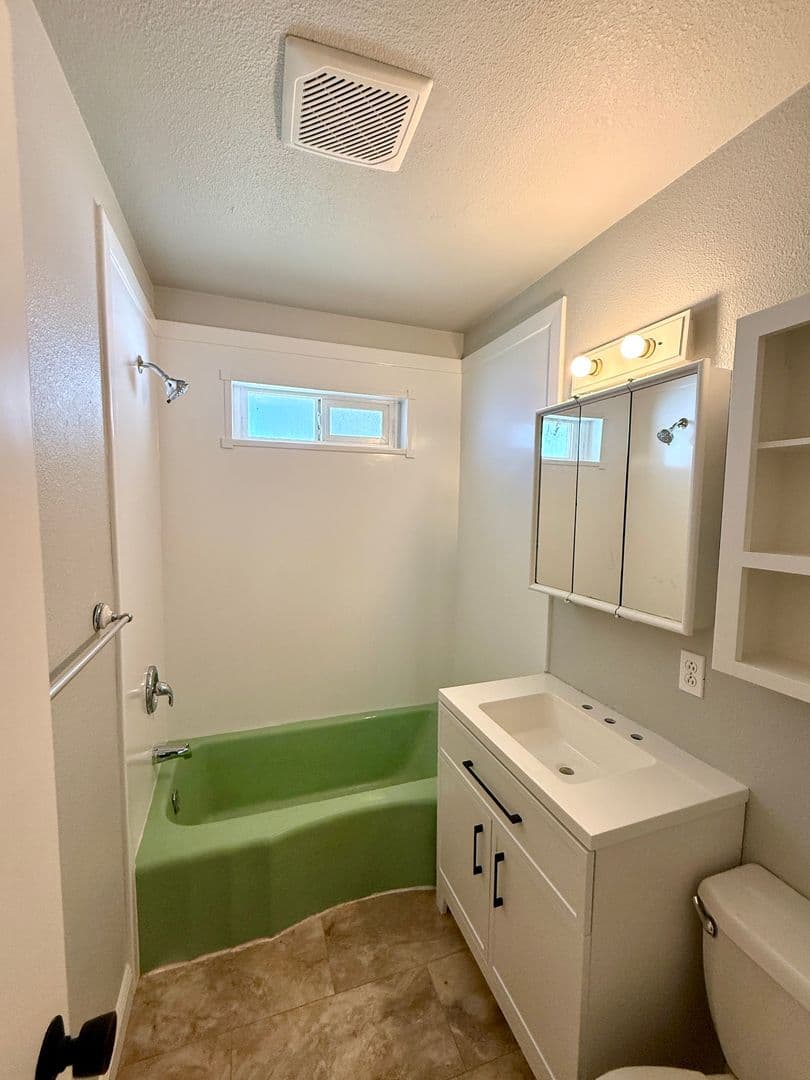 Willows House: 7498 Highway 162