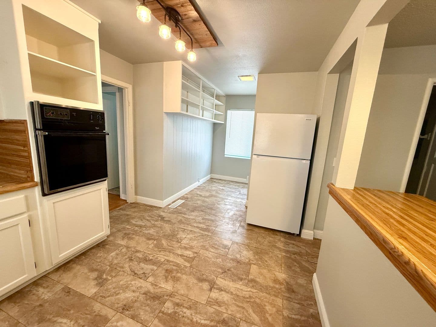 Willows House: 7498 Highway 162