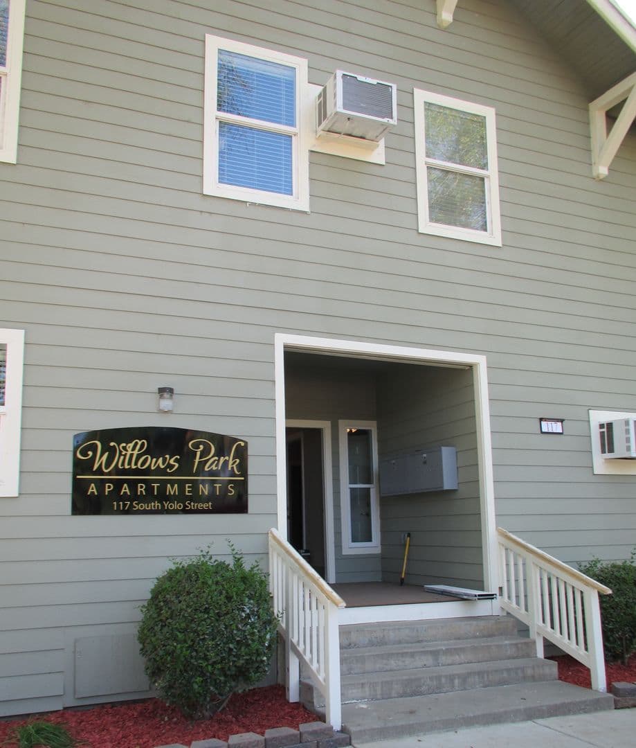 Willows Apartment: 117 S. Yolo St.