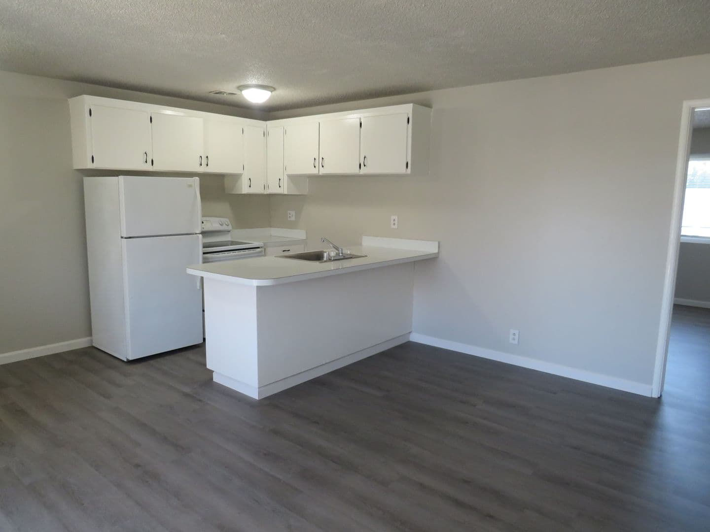 Willows Apartment: 337 N. Merrill Ave