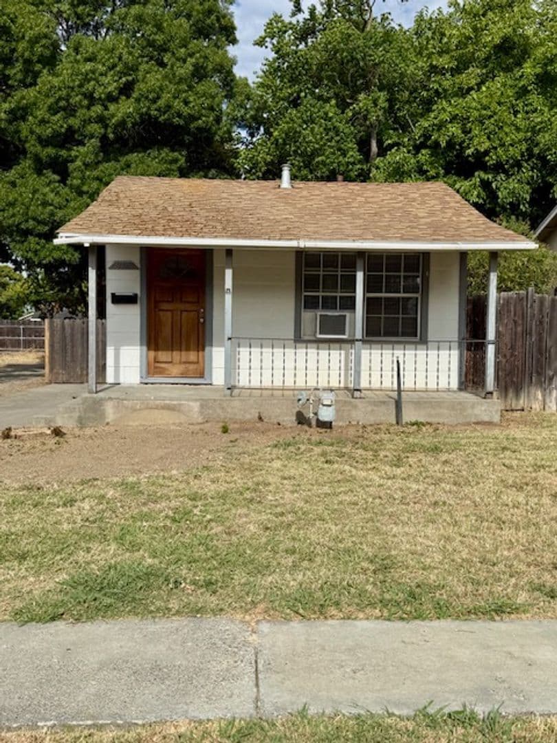 Willows House: 619 N. Plumas Street