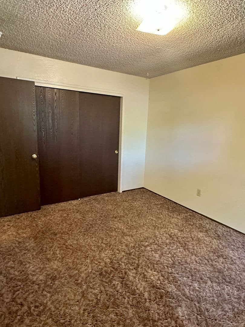 Willows Apartment: 320 Vine St.