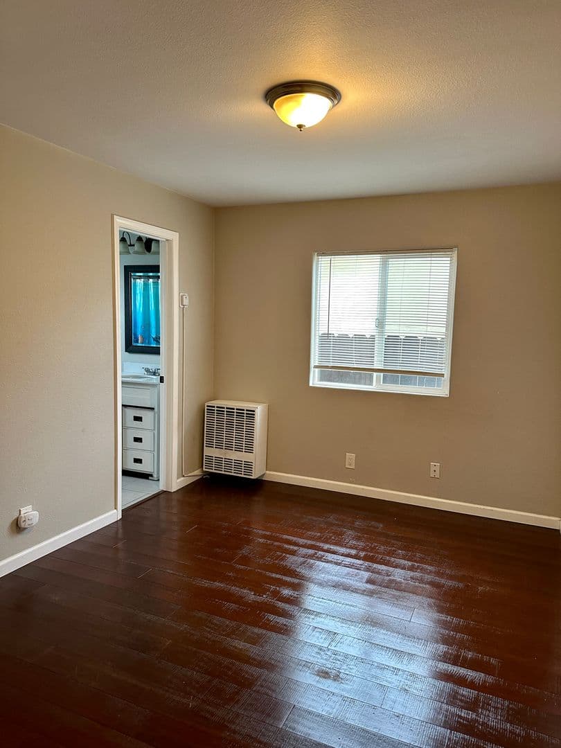 Willows Apartment: 337 N. Merrill Ave