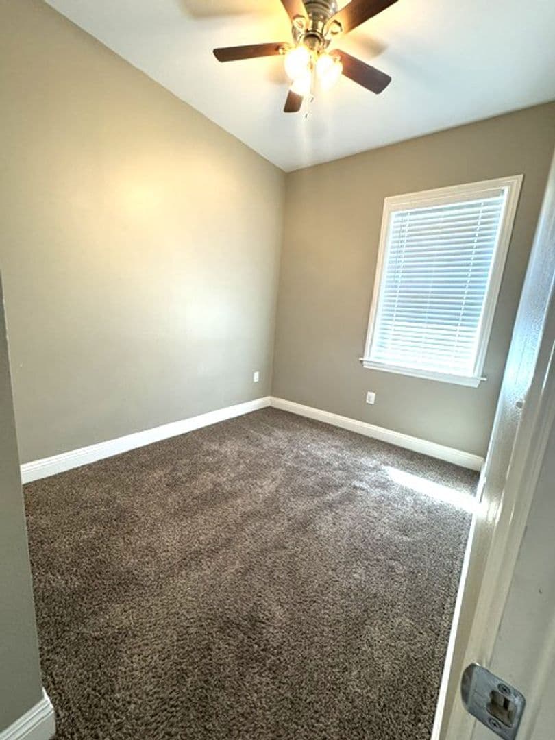 Willows Apartment: 117 S. Yolo St.