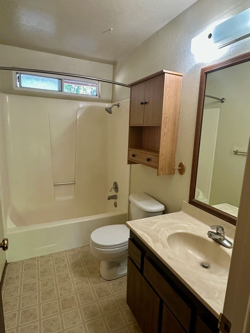 Willows Apartment: 320 Vine St.