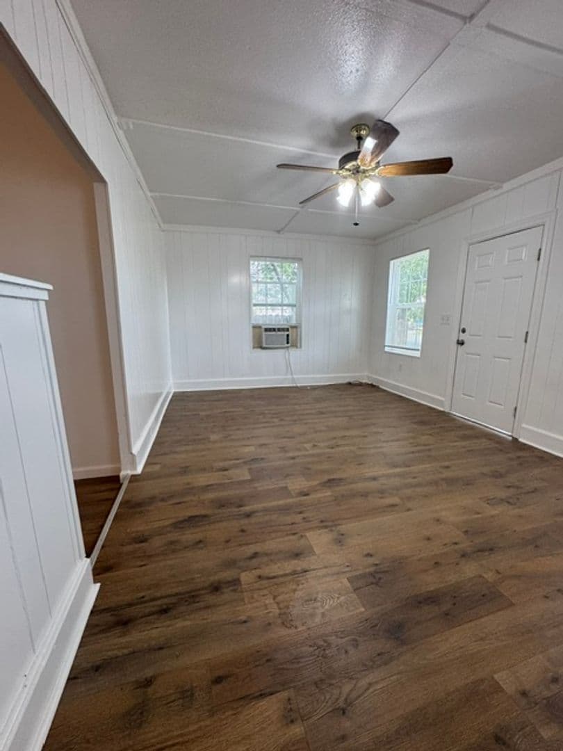Willows House: 319 North Shasta Street