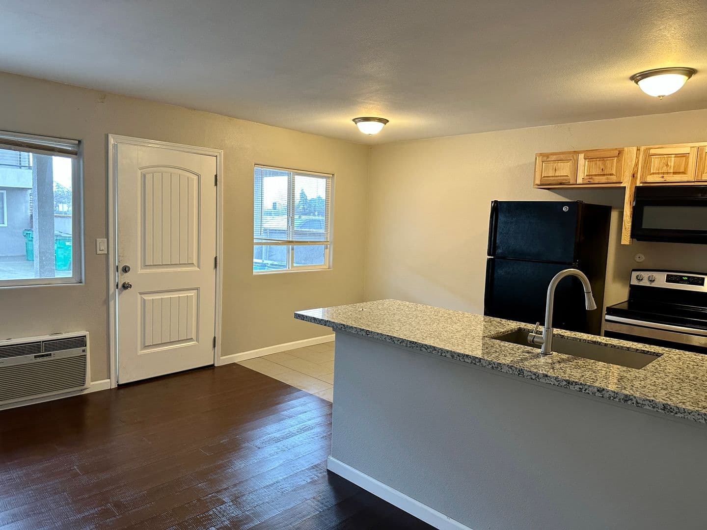 Willows Apartment: 337 N. Merrill Ave