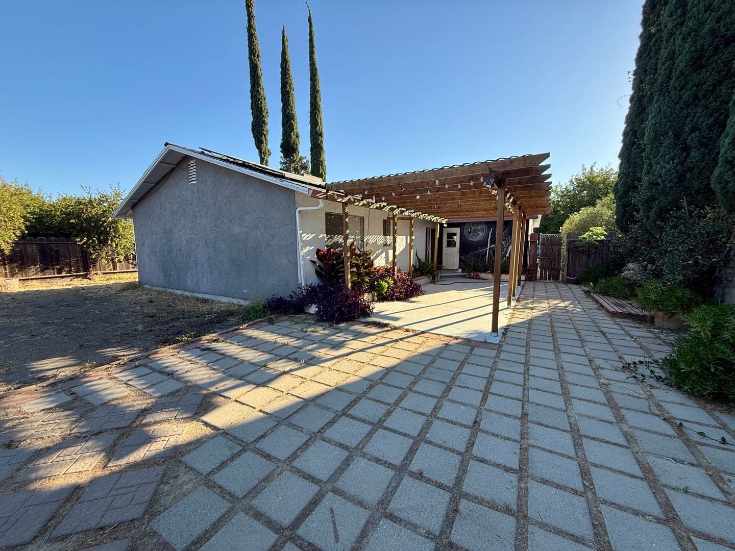 Orland House: 918 Cortina Dr.