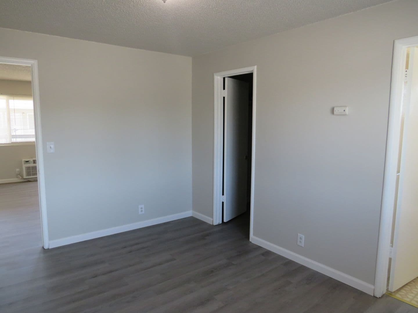 Willows Apartment: 337 N. Merrill Ave