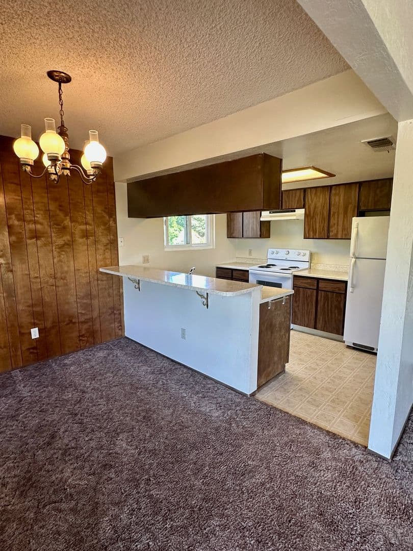 Willows Apartment: 320 Vine St.