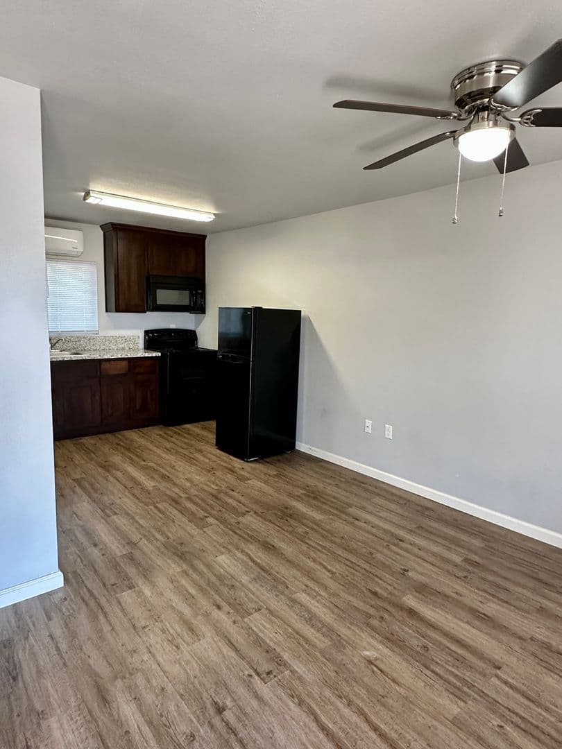 Willows Apartment: 601 N. Tehama St.
