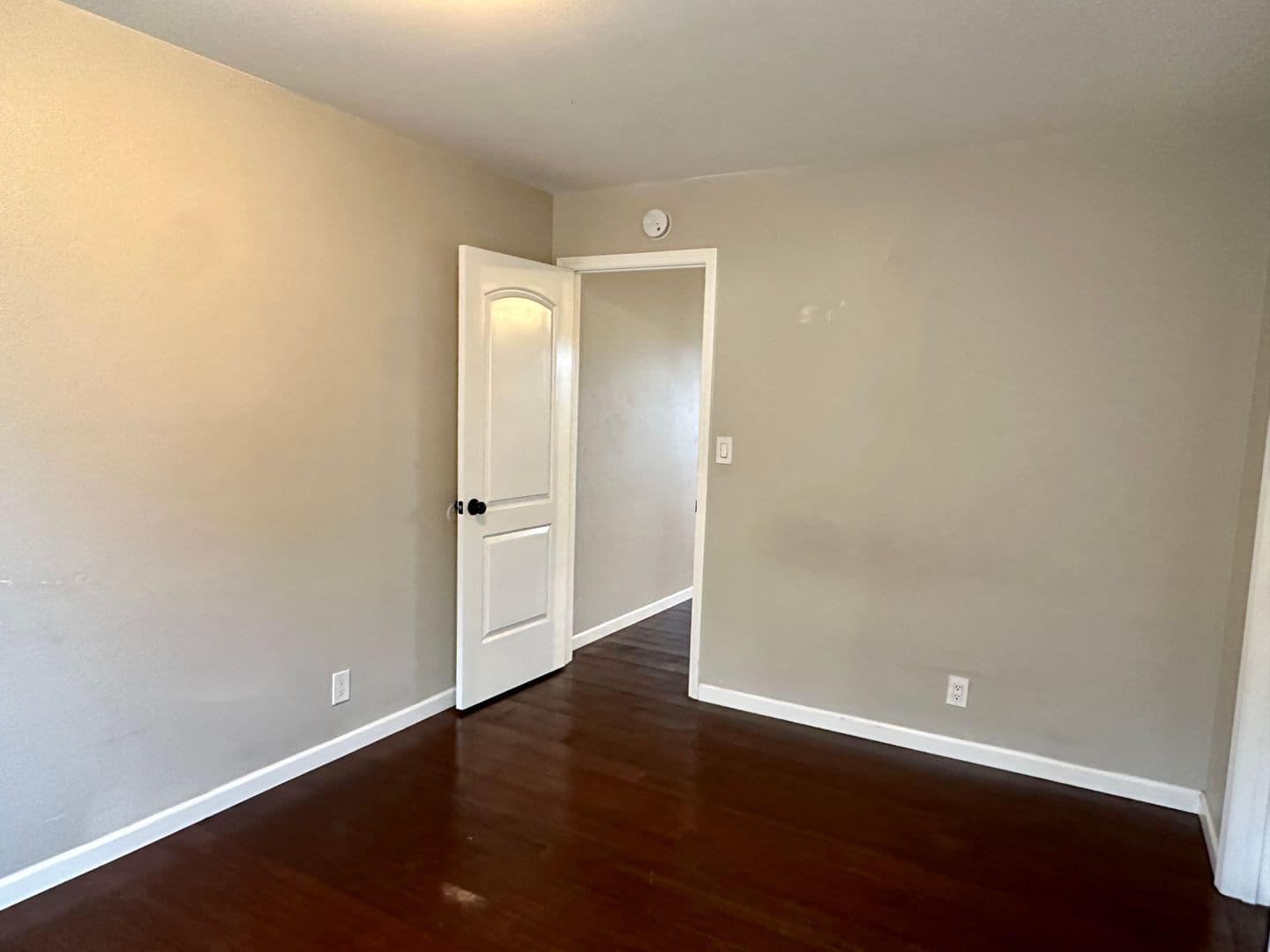Willows Apartment: 337 N. Merrill Ave