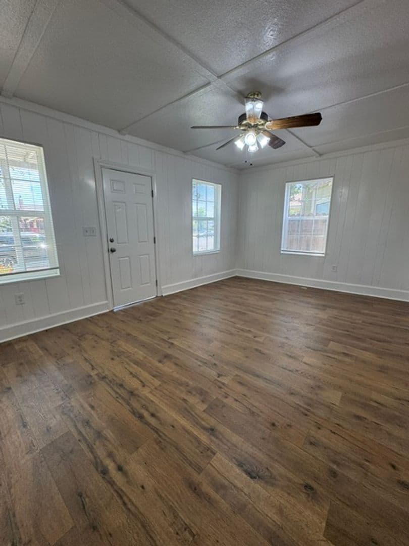 Willows House: 319 North Shasta Street