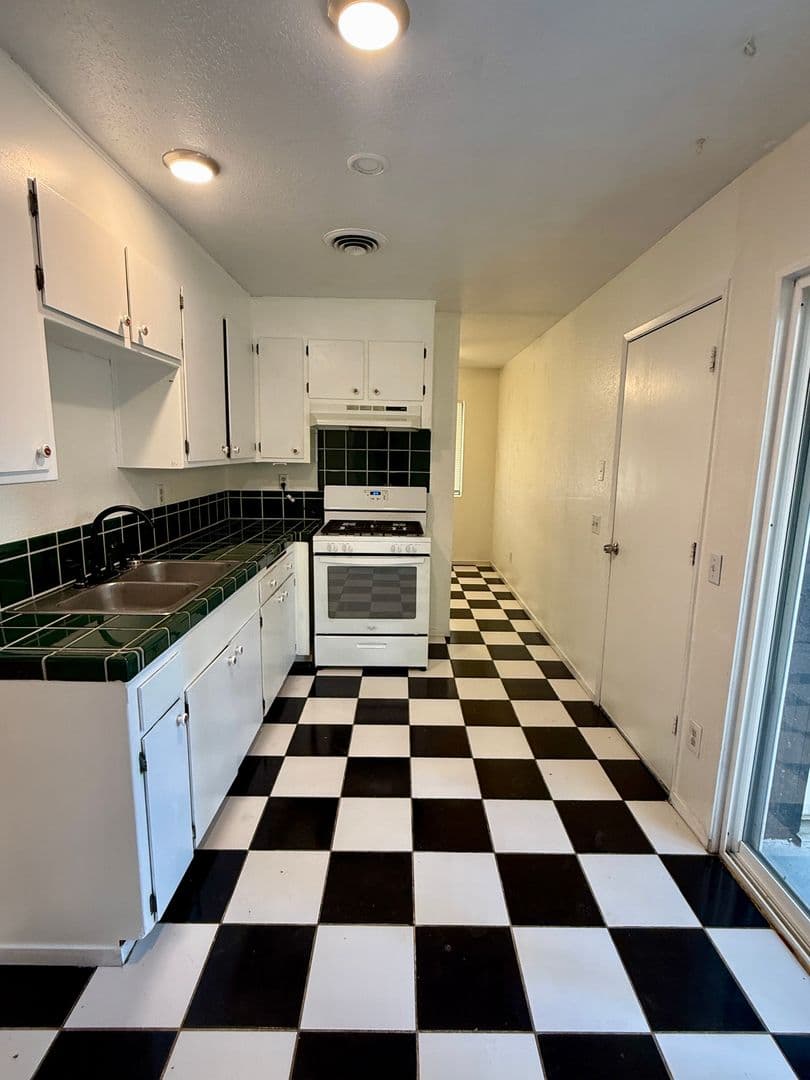 Orland House: 918 Cortina Dr.