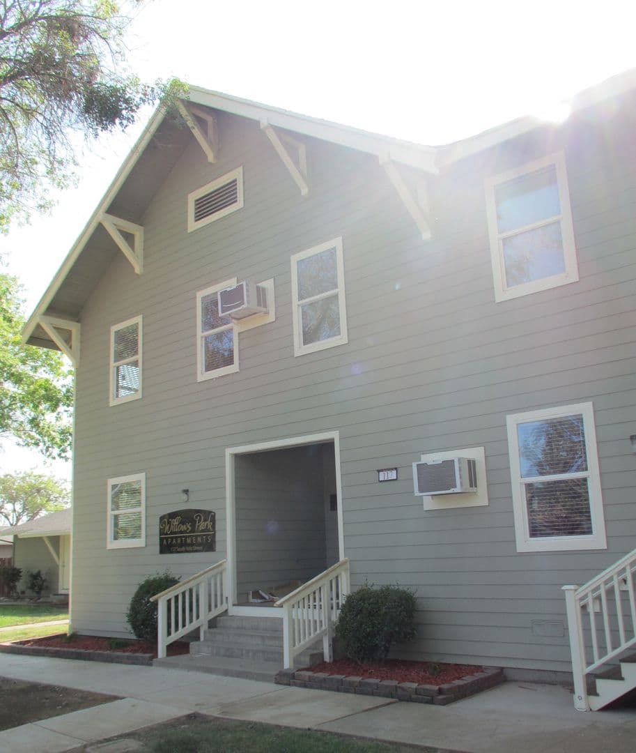 Willows Apartment: 117 S. Yolo St.