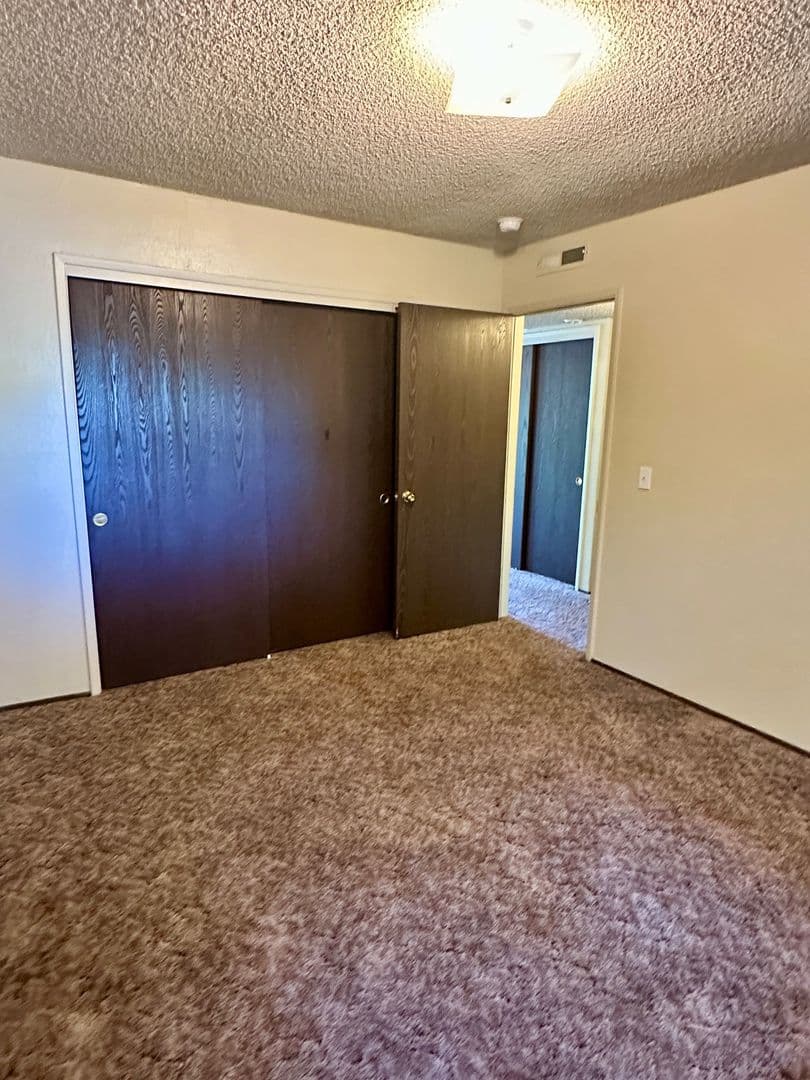 Willows Apartment: 320 Vine St.