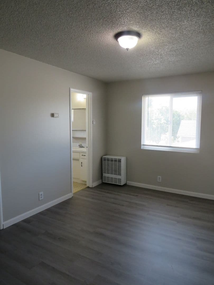 Willows Apartment: 337 N. Merrill Ave