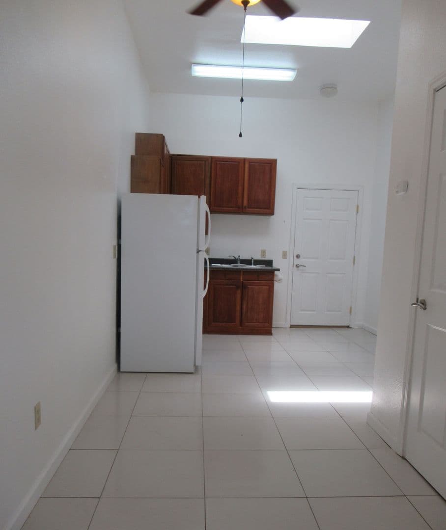 Willows Apartment: 132 W. Sycamore St.