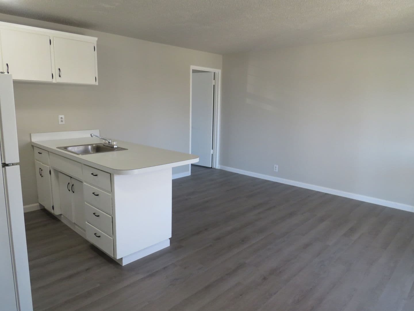 Willows Apartment: 337 N. Merrill Ave