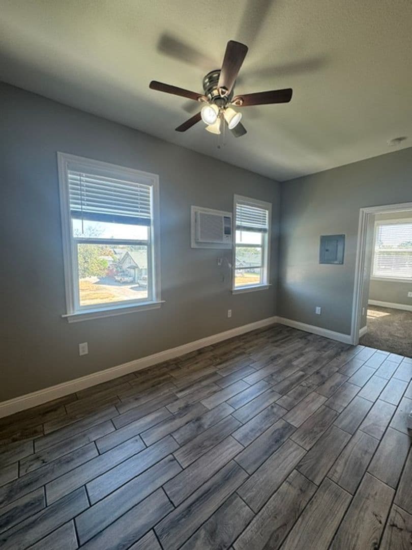 Willows Apartment: 117 S. Yolo St.