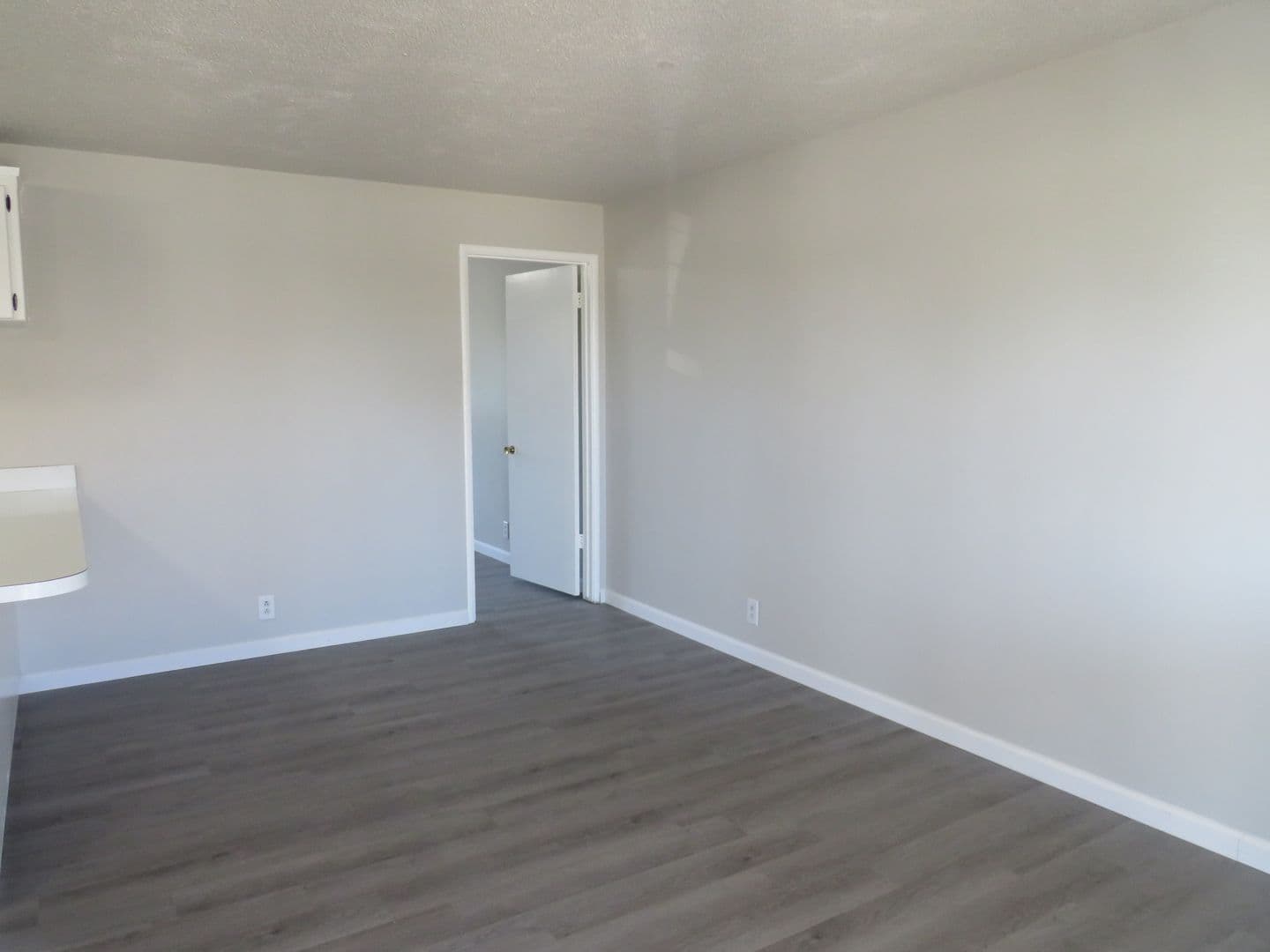 Willows Apartment: 337 N. Merrill Ave