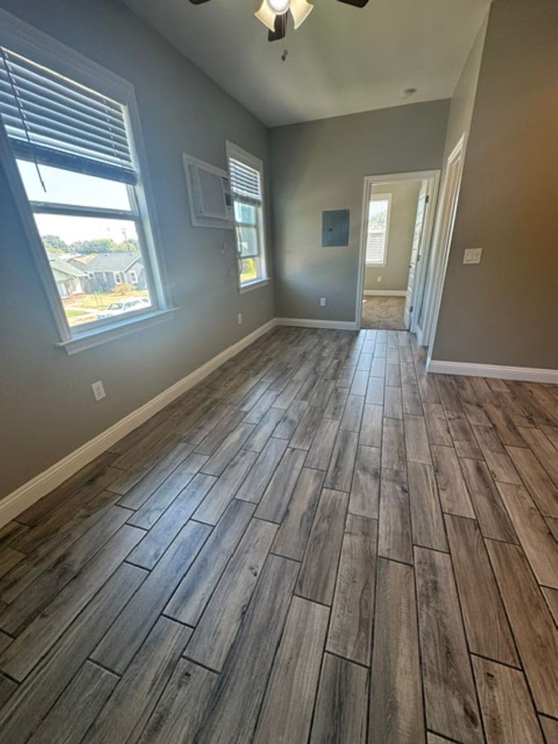 Willows Apartment: 117 S. Yolo St.