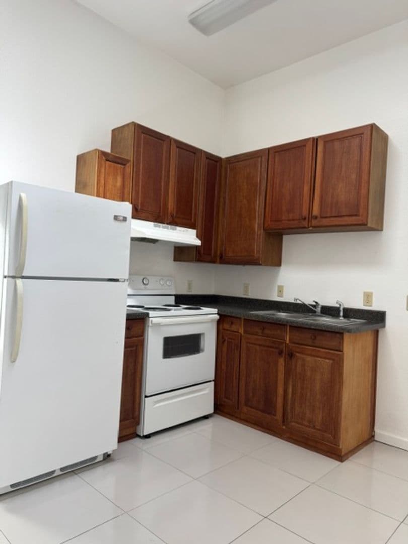 Willows Apartment: 132 W. Sycamore St.