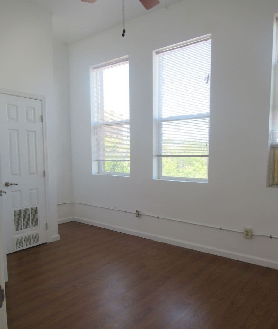 Willows Apartment: 132 W. Sycamore St.