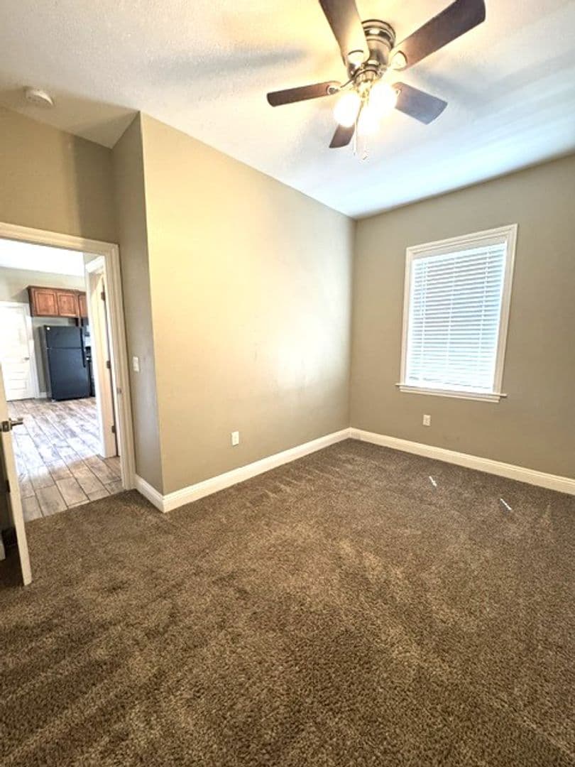 Willows Apartment: 117 S. Yolo St.