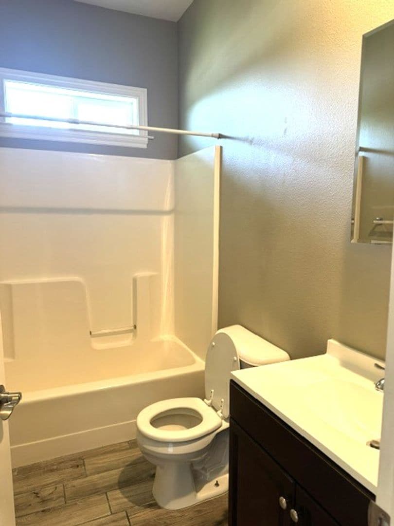 Willows Apartment: 117 S. Yolo St.